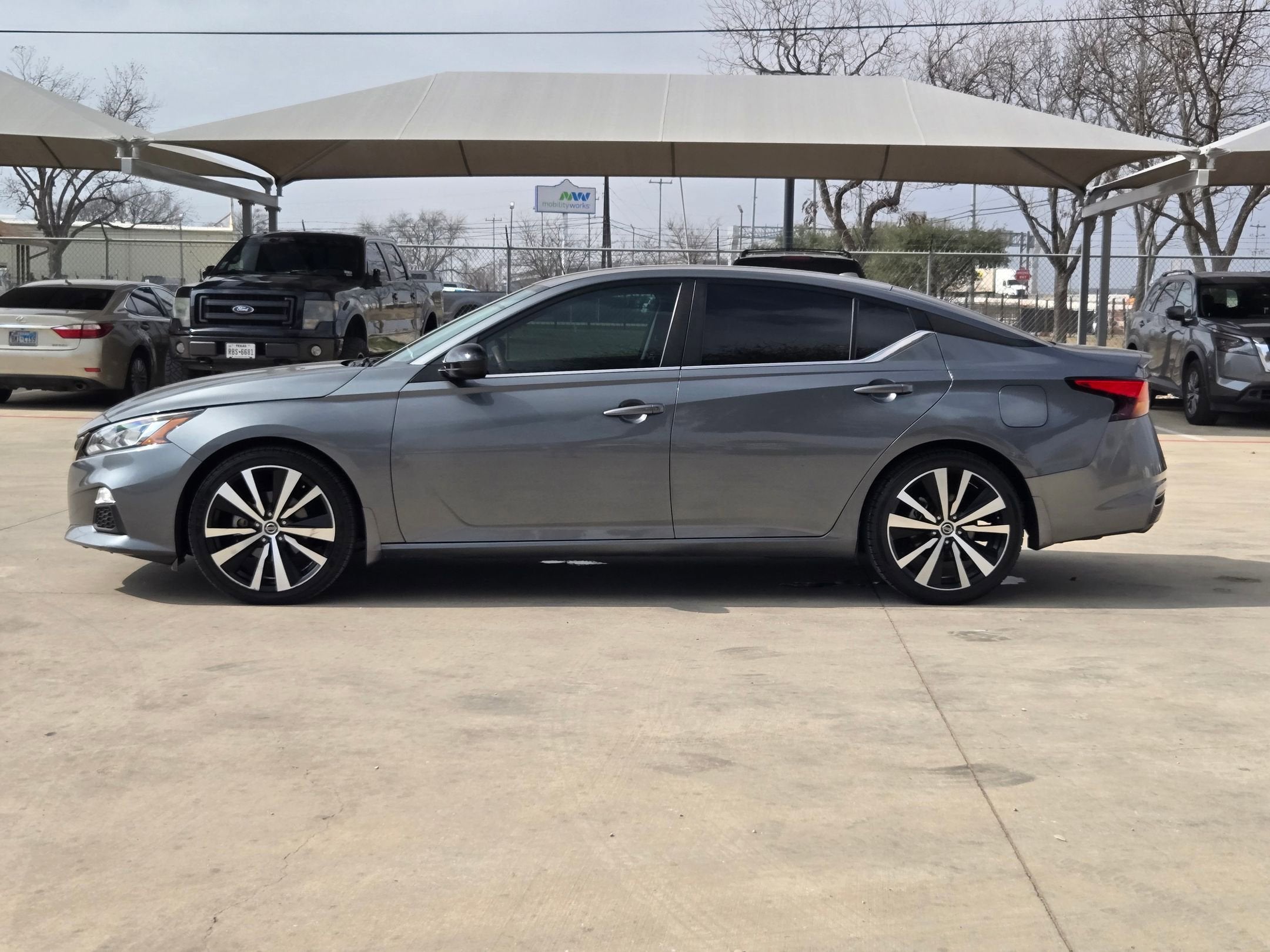 2020 Nissan ALTIMA SR