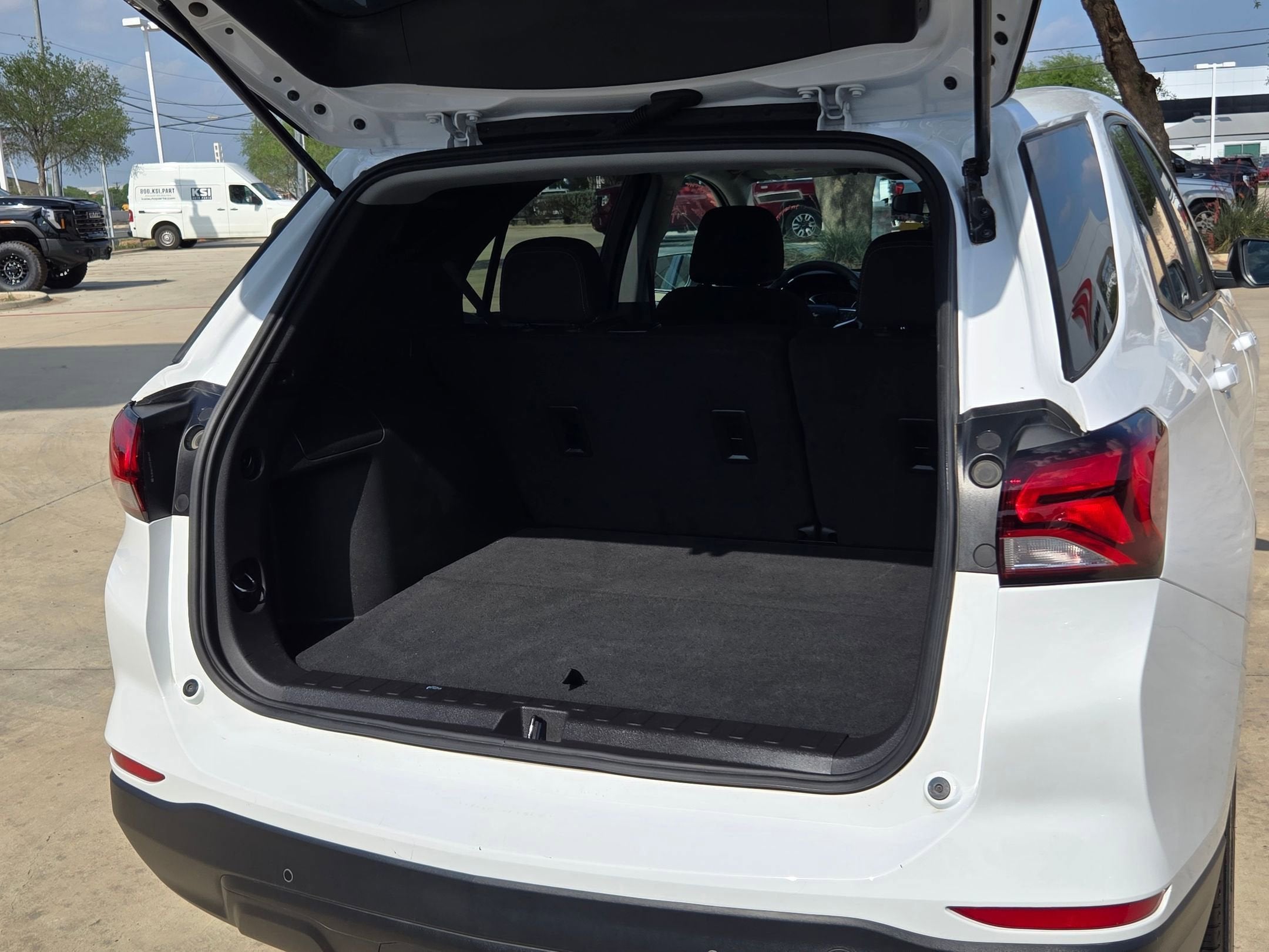 2024 Chevrolet EQUINOX LS LS