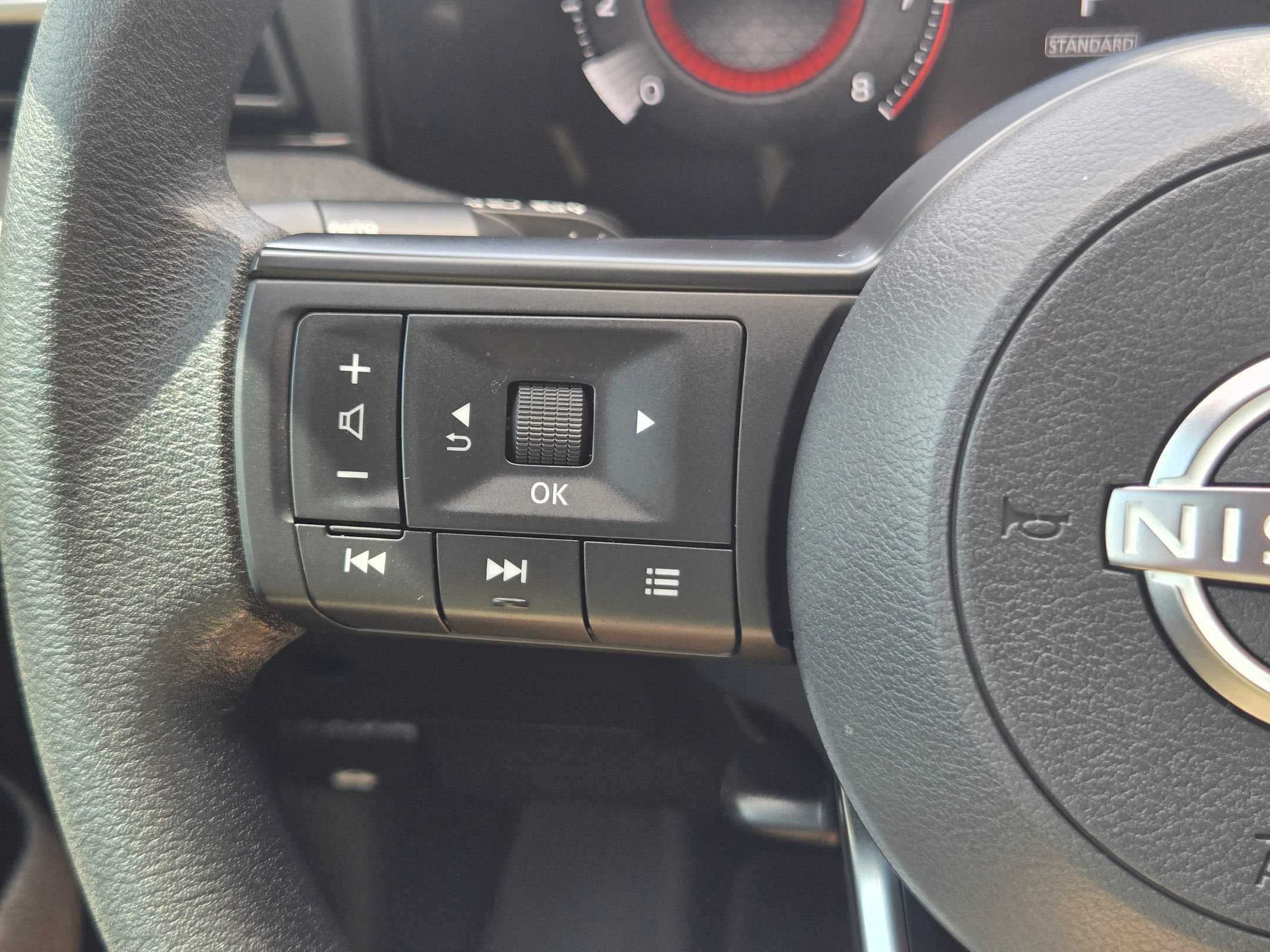2025 Nissan KICKS MPV SV