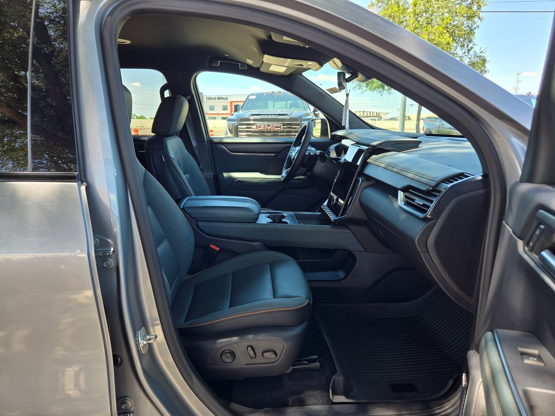 2024 GMC Acadia AWD AT4