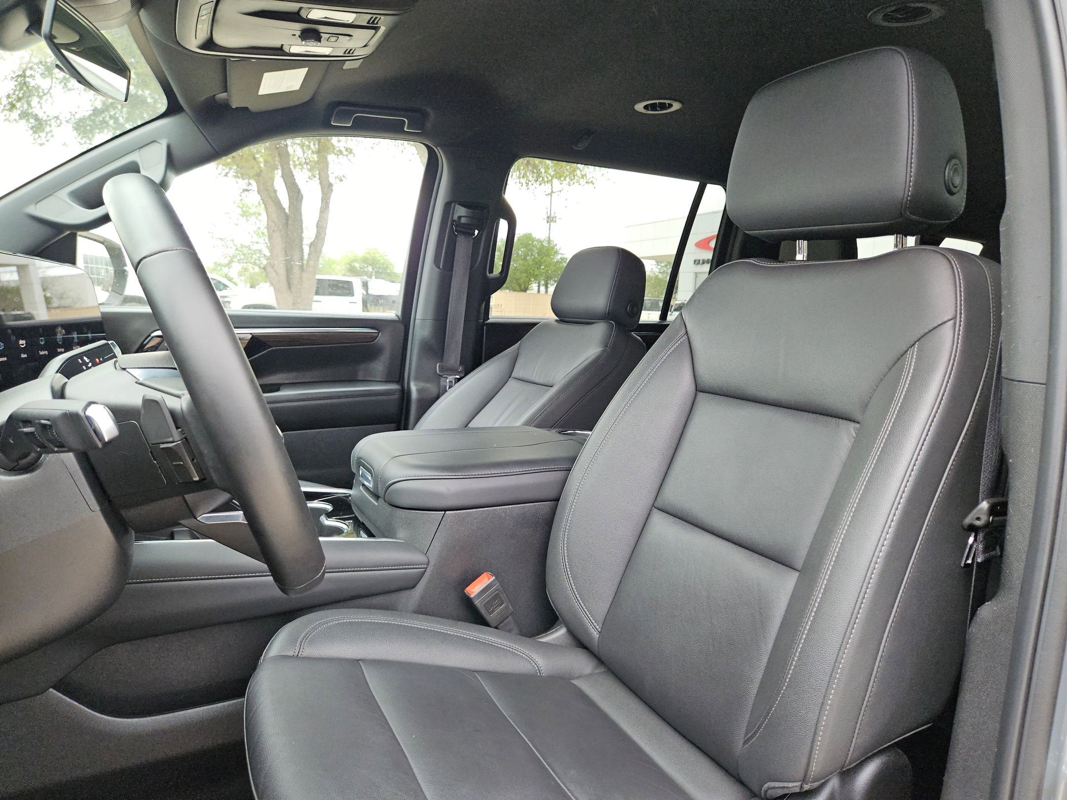 2025 Chevrolet Suburban LT