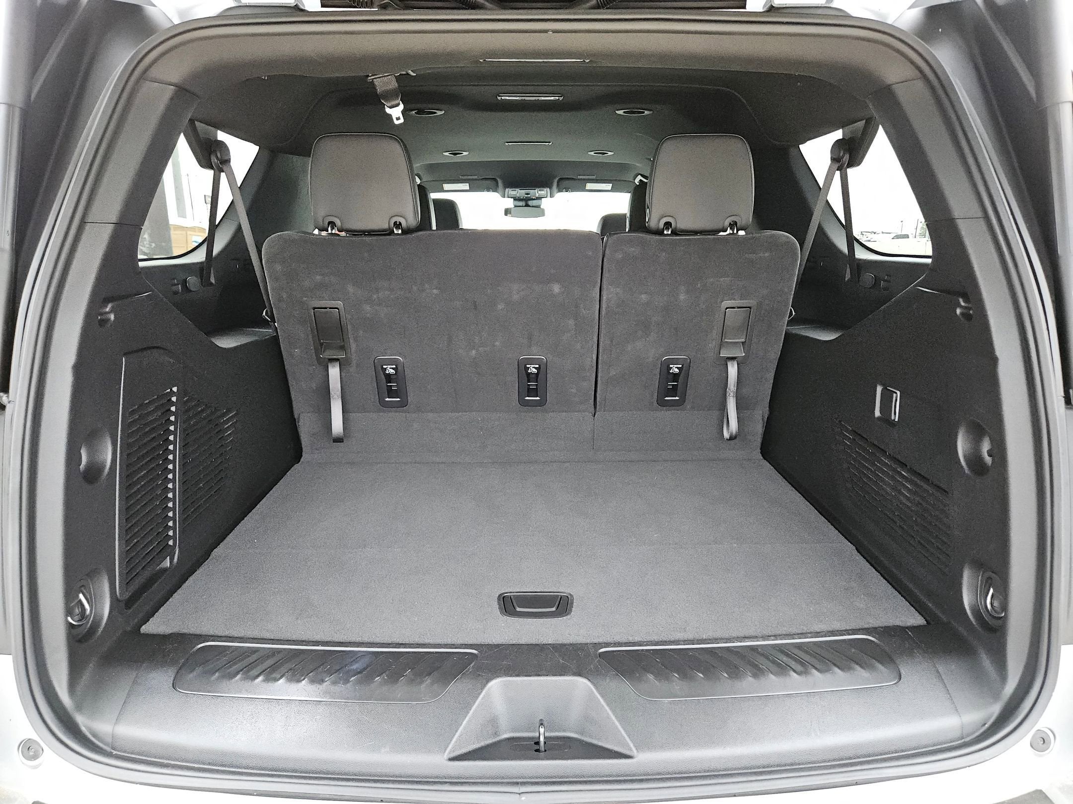 2025 Chevrolet Suburban LT