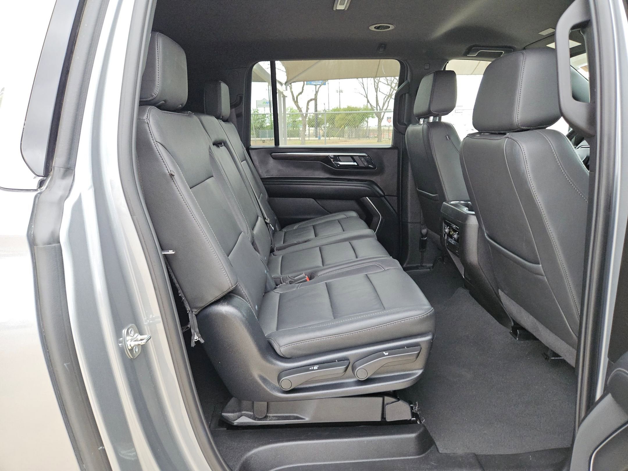 2025 Chevrolet Suburban LT