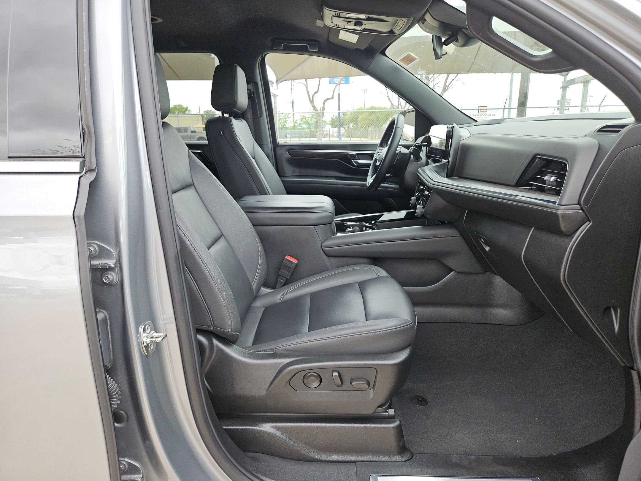 2025 Chevrolet Suburban LT