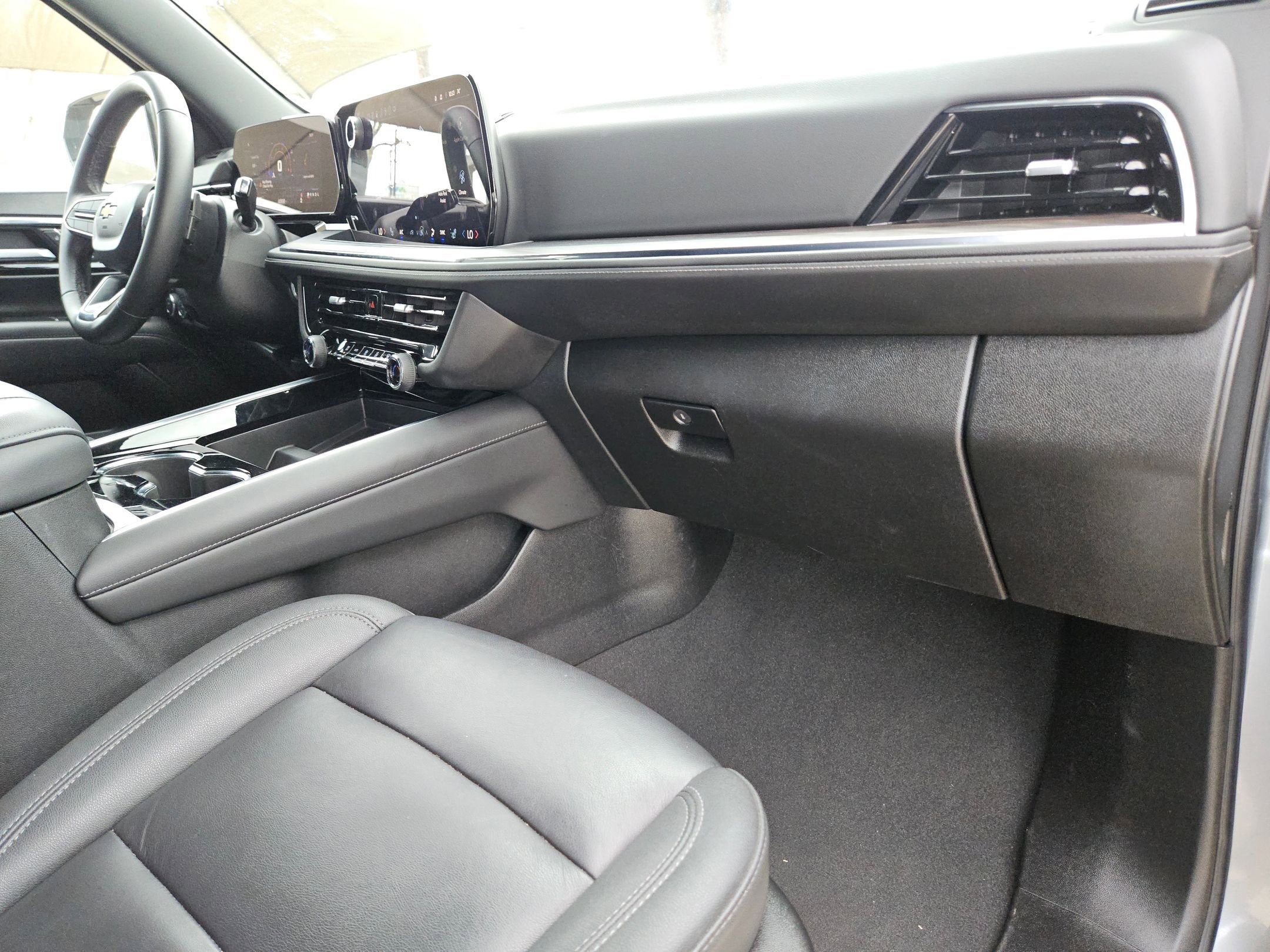 2025 Chevrolet Suburban LT