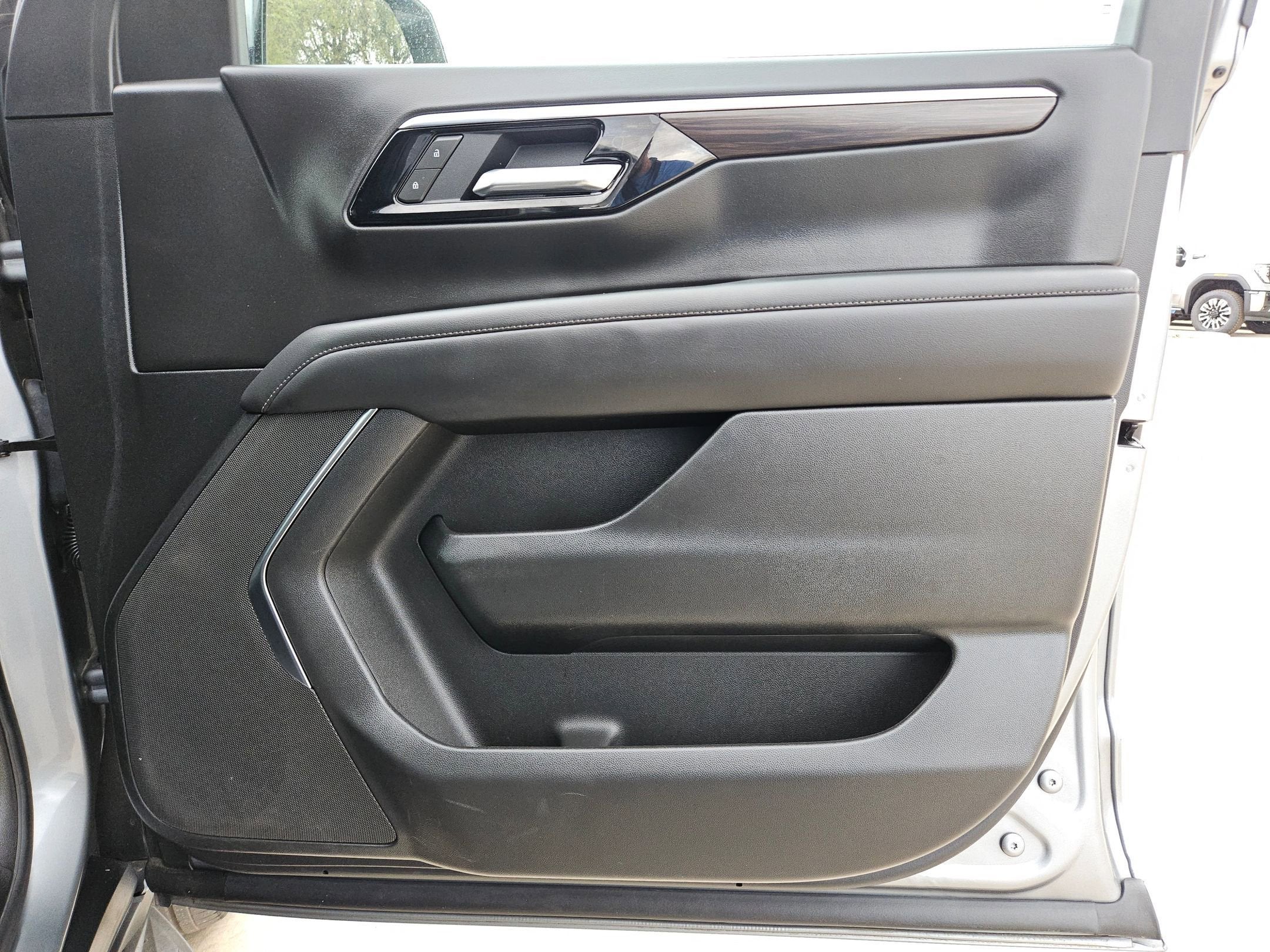 2025 Chevrolet Suburban LT