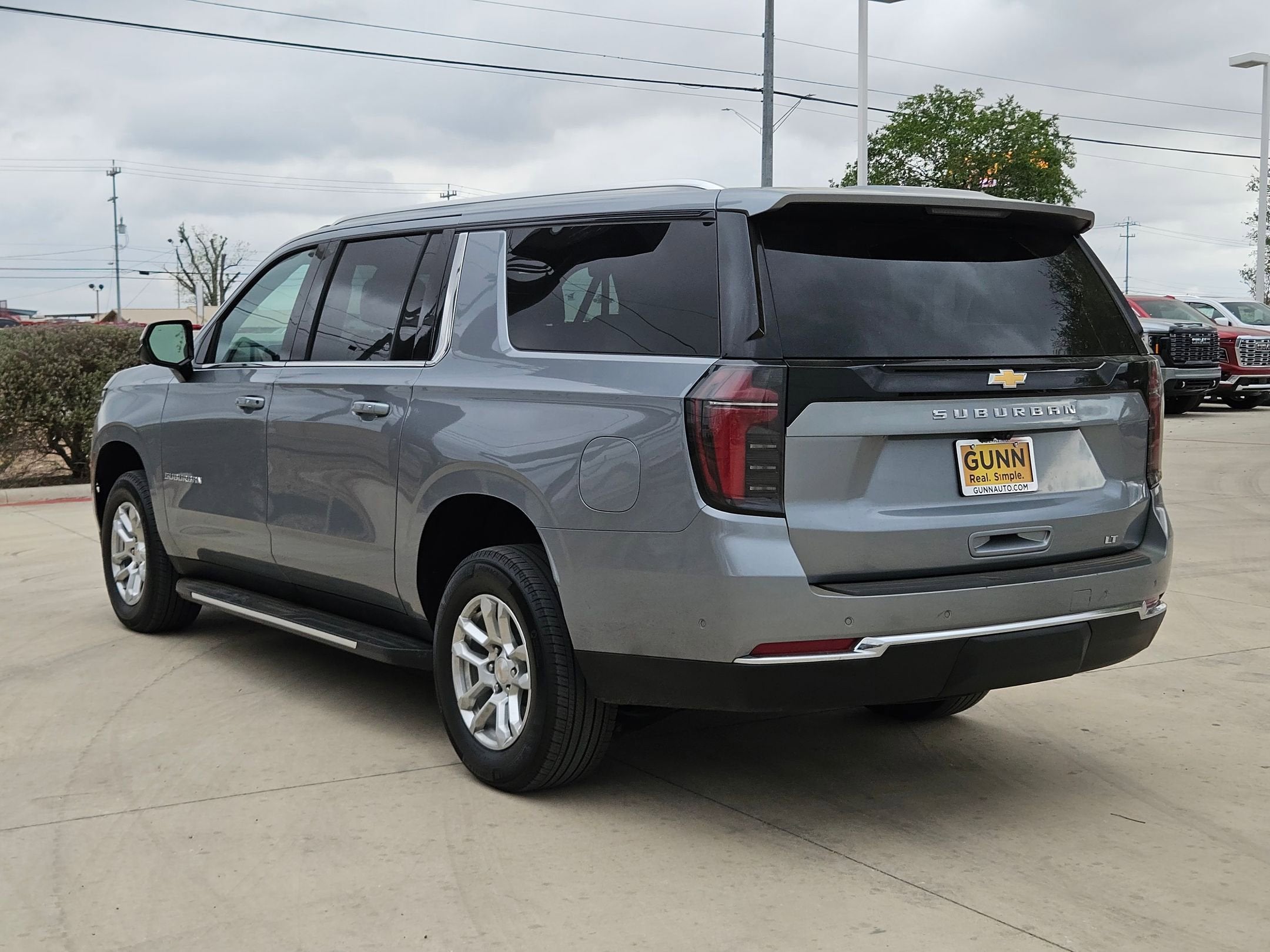 2025 Chevrolet Suburban LT