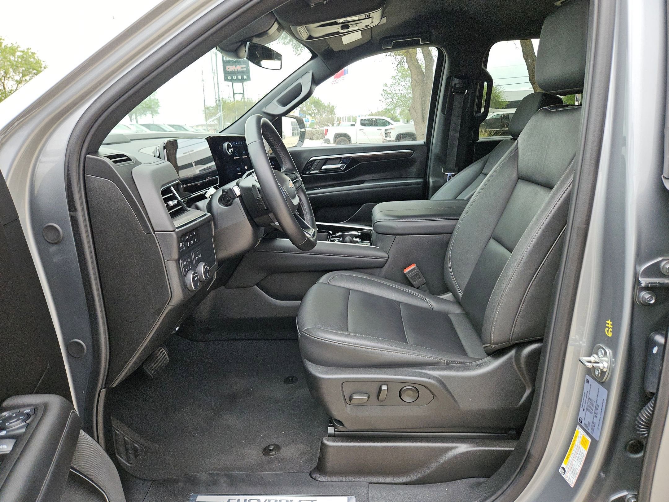 2025 Chevrolet Suburban LT