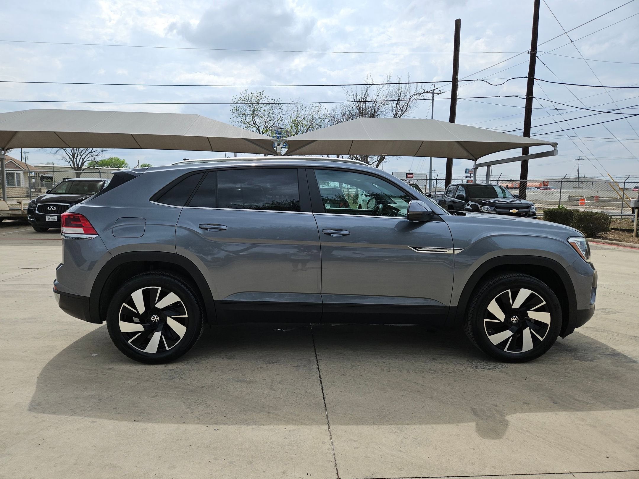 2025 Volkswagen Atlas Cross Sport 2.0T SE w/Technology