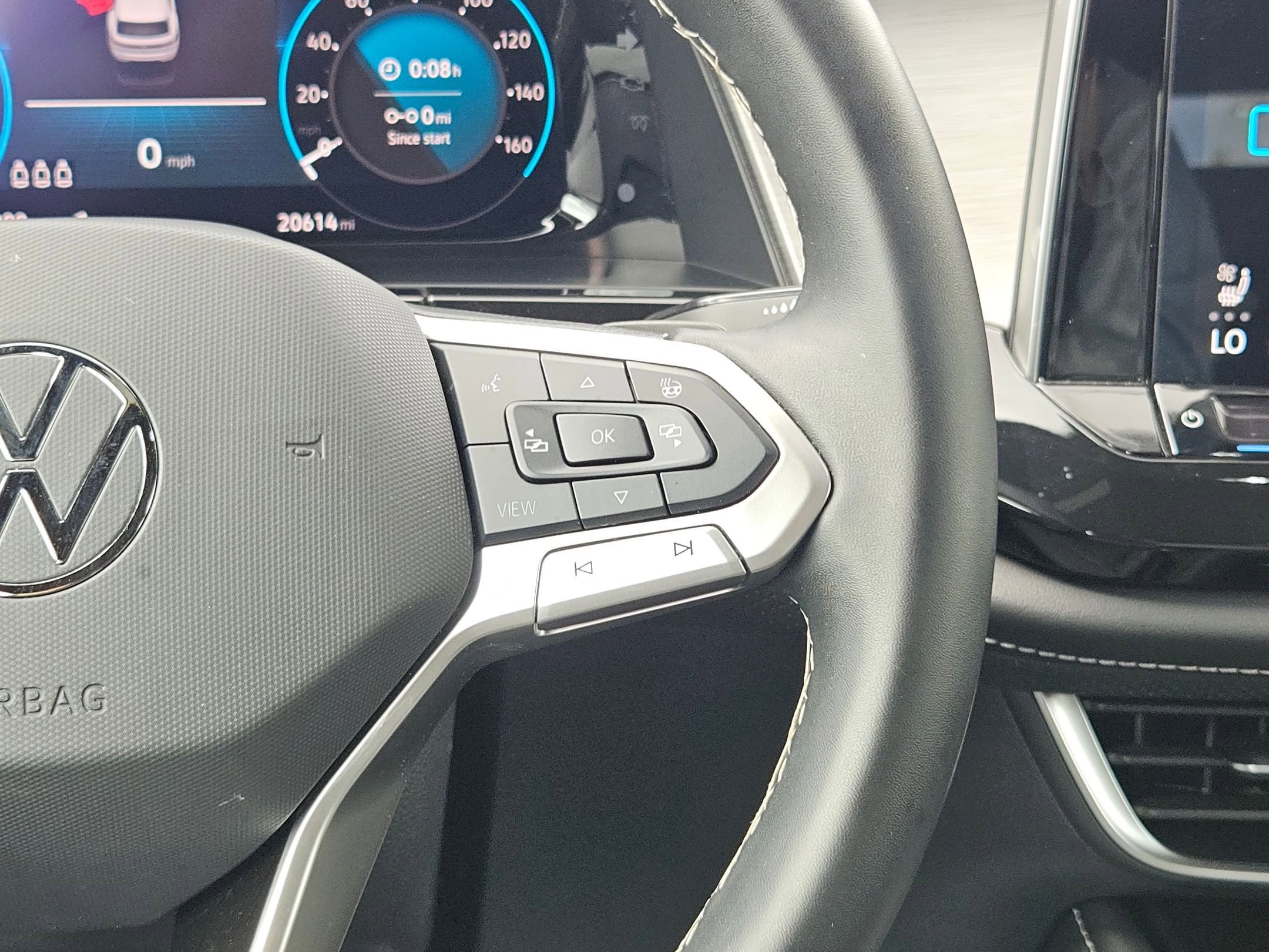 2025 Volkswagen Atlas Cross Sport 2.0T SE w/Technology