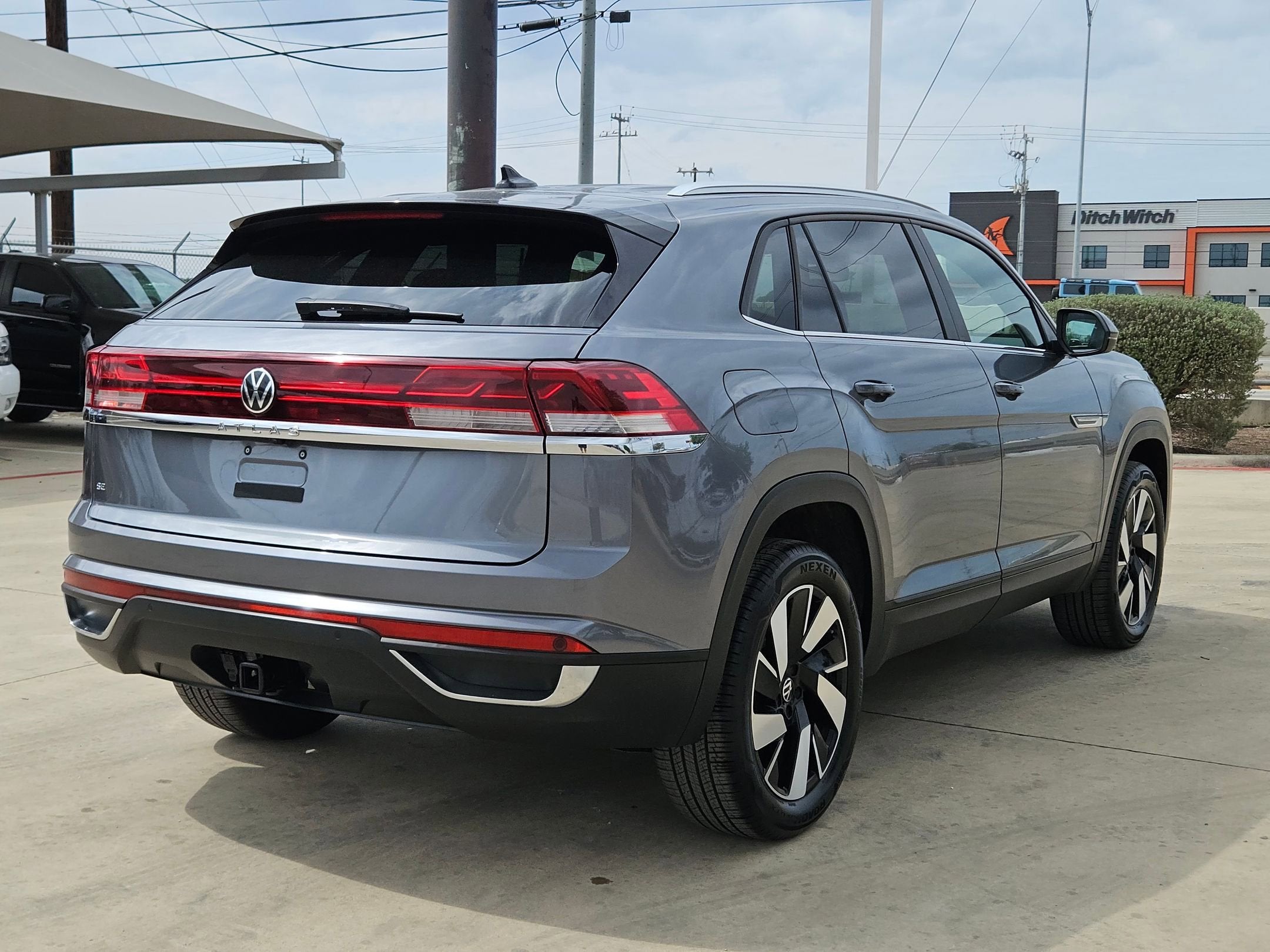 2025 Volkswagen Atlas Cross Sport 2.0T SE w/Technology