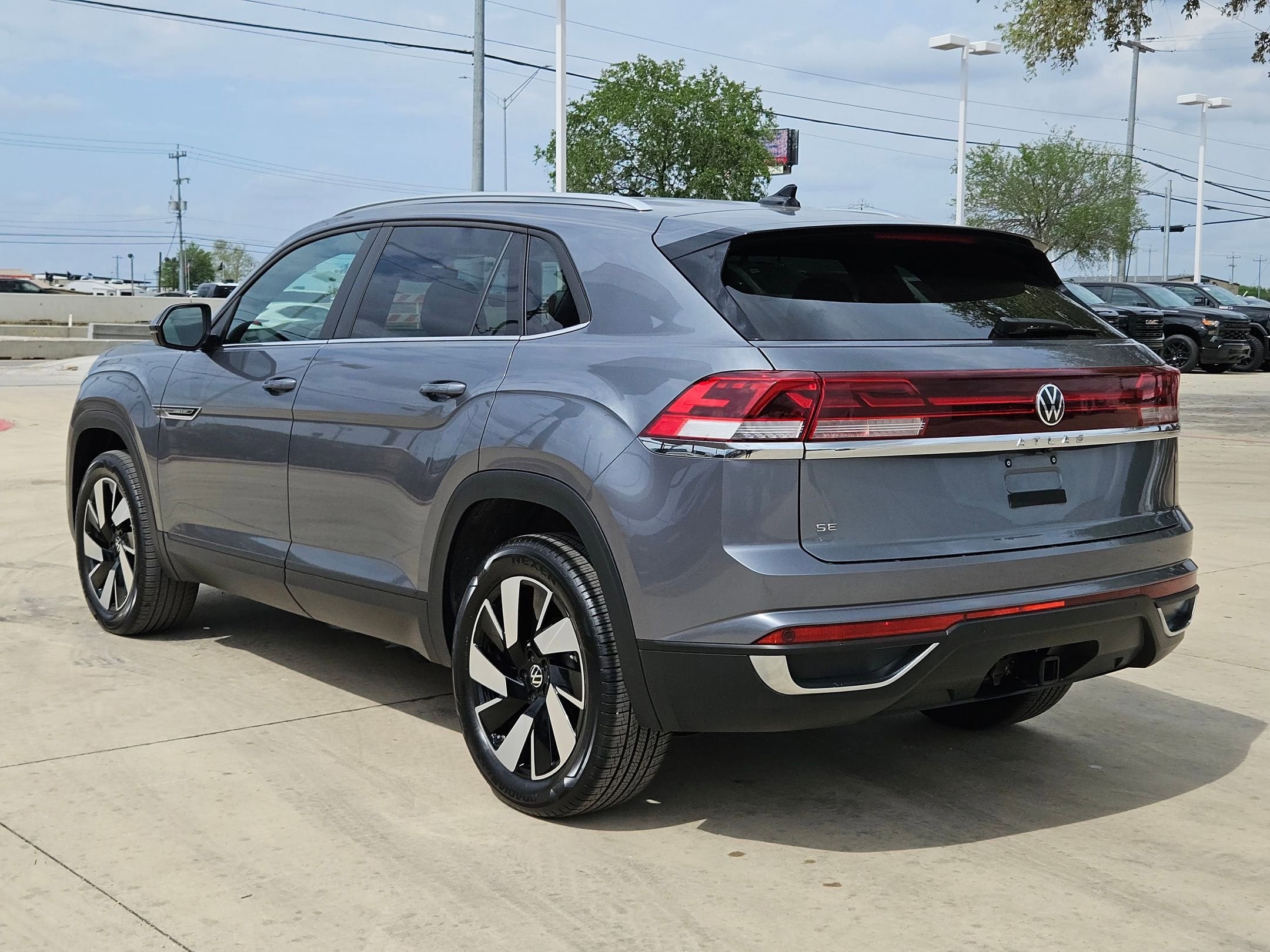 2025 Volkswagen Atlas Cross Sport 2.0T SE w/Technology