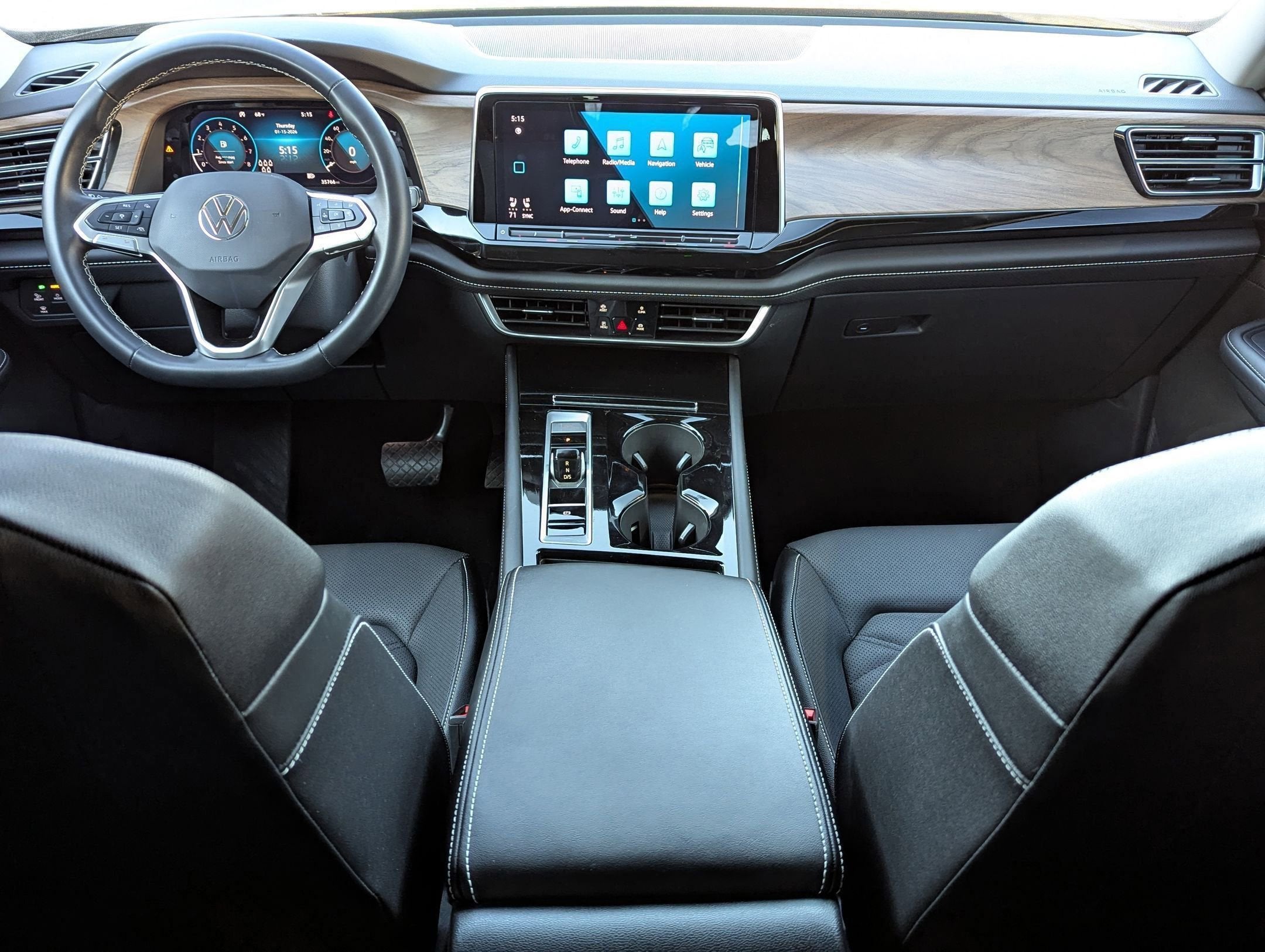2025 Volkswagen Atlas 2.0T SE w/Technology