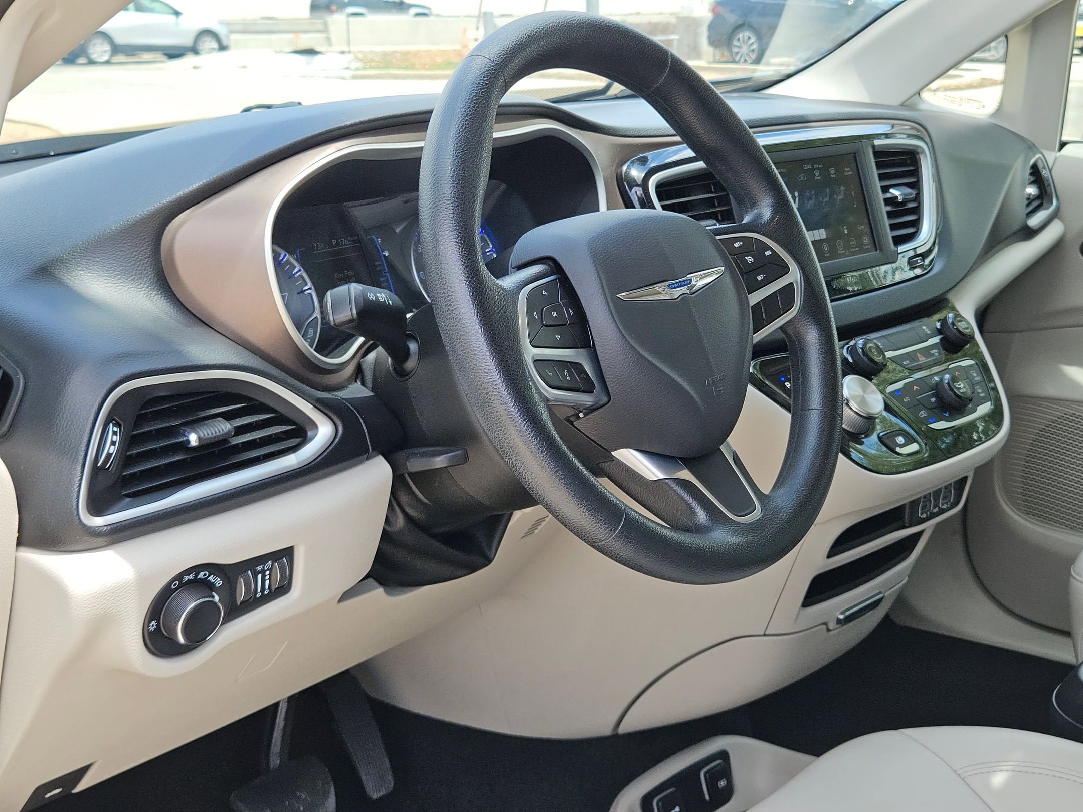 2021 Chrysler Voyager LXI
