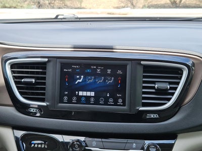 2021 Chrysler Voyager LXI