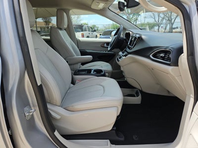 2021 Chrysler Voyager LXI