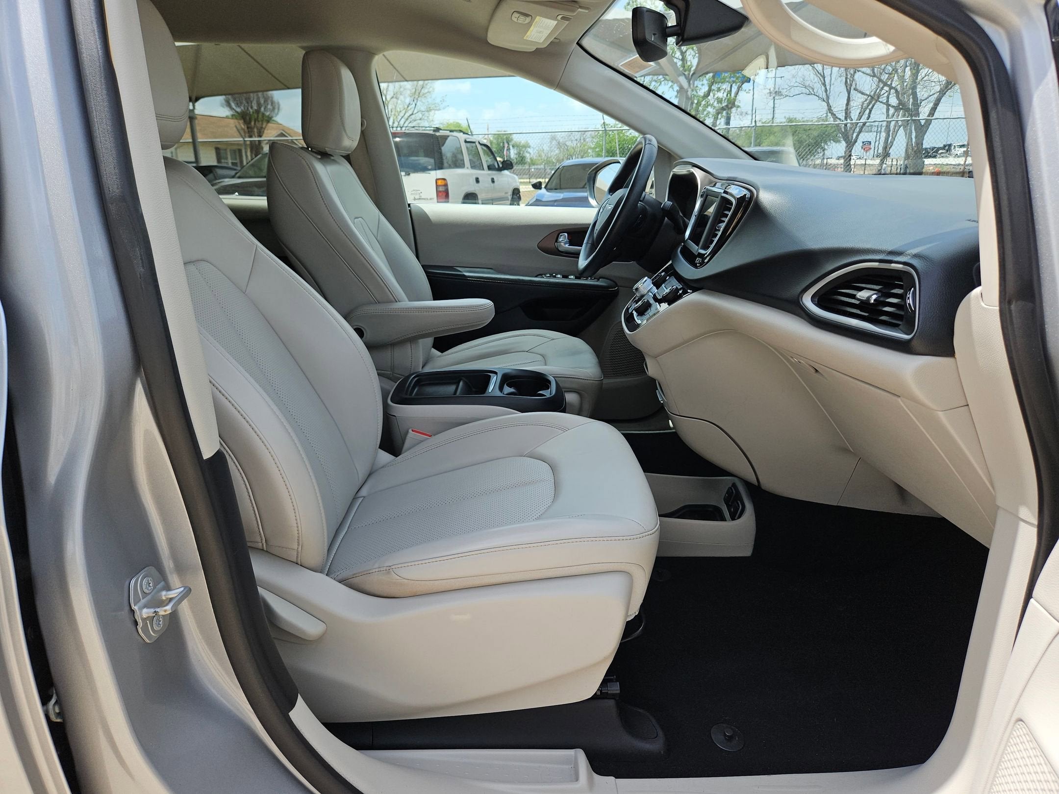 2021 Chrysler Voyager LXI