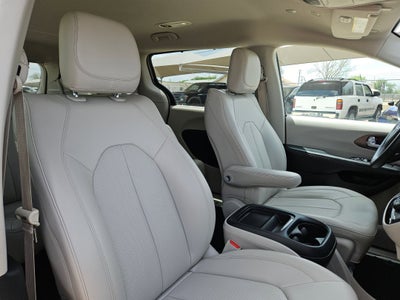 2021 Chrysler Voyager LXI