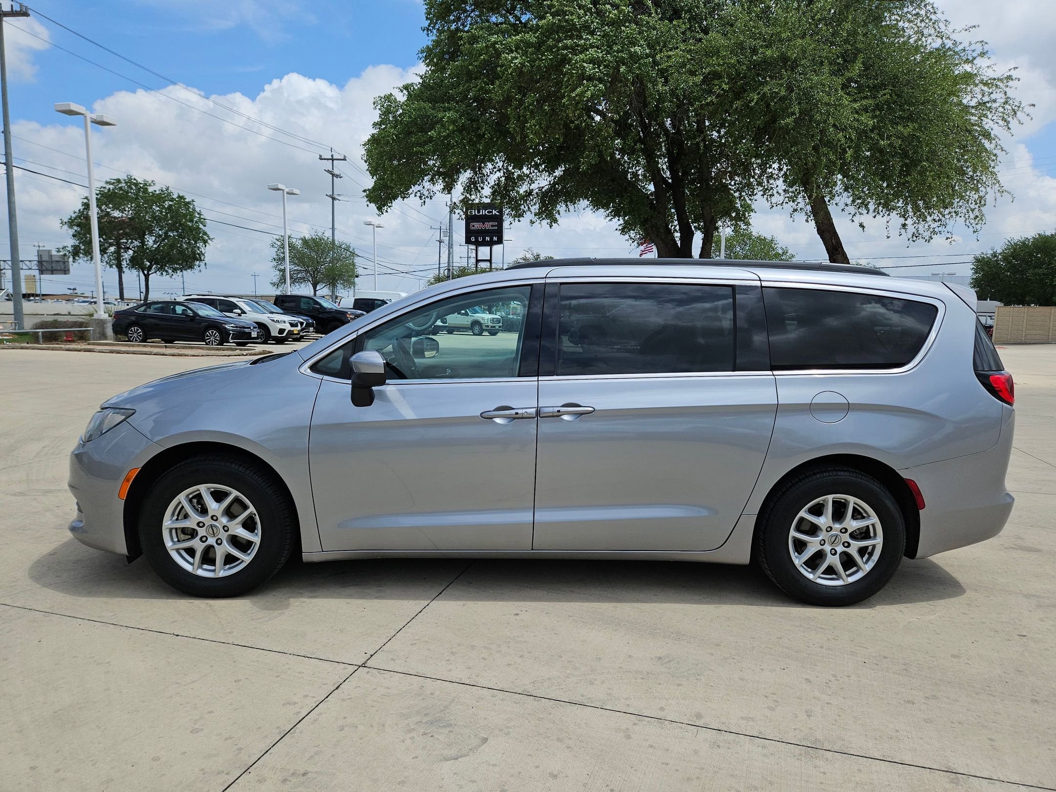 2021 Chrysler Voyager LXI