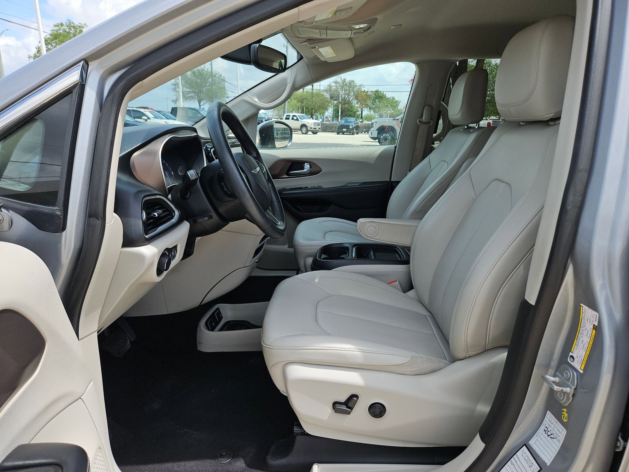 2021 Chrysler Voyager LXI