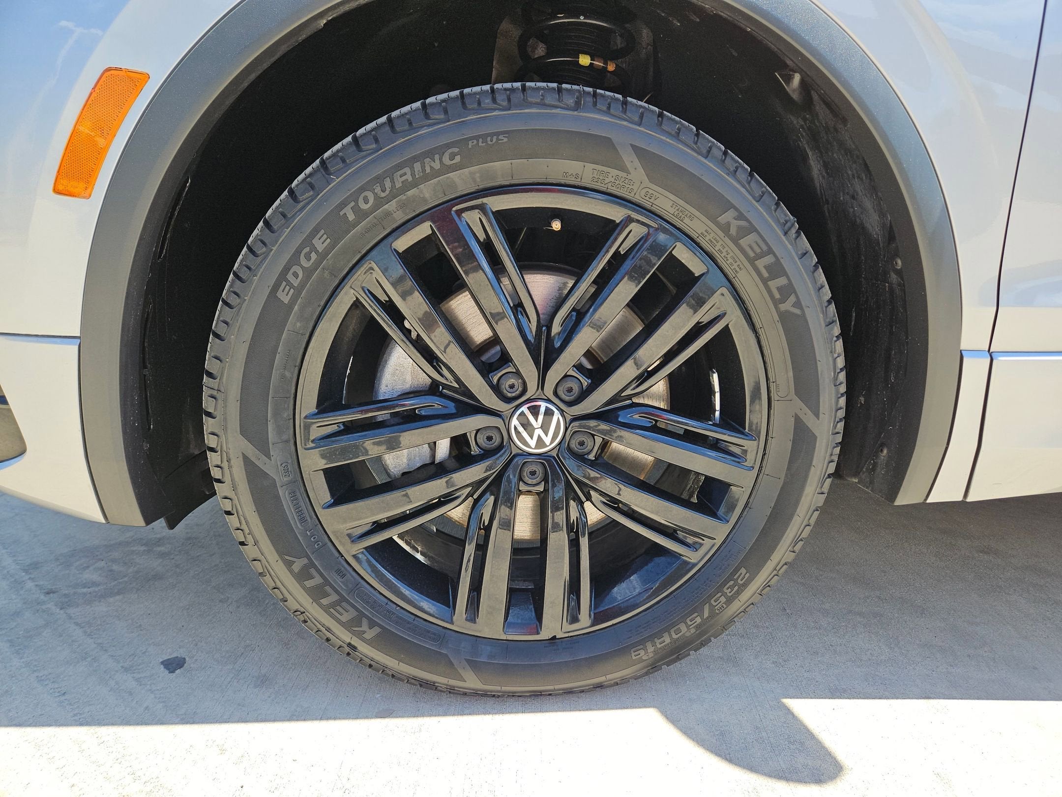 2022 Volkswagen Tiguan SE R-Line Black