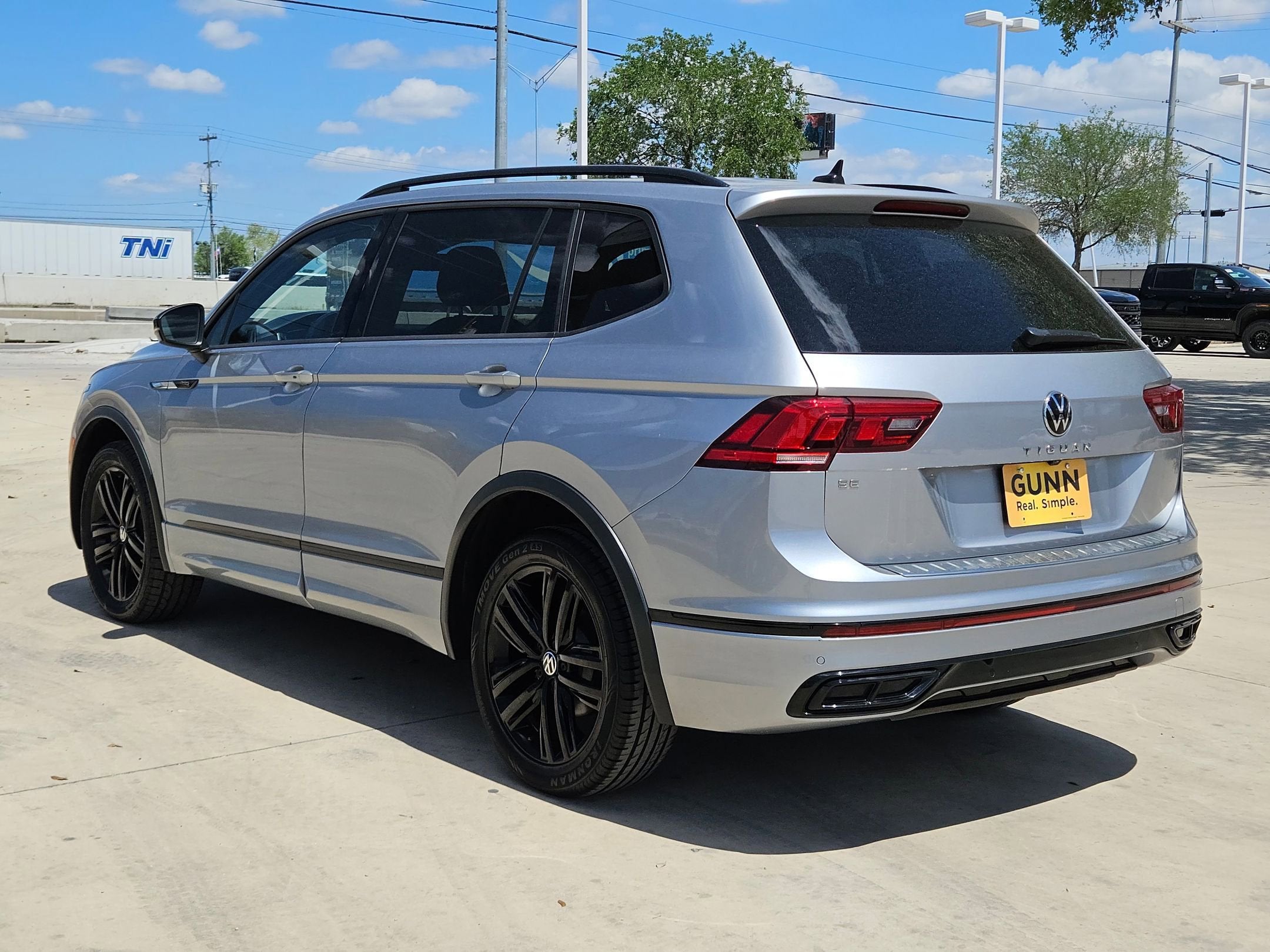 2022 Volkswagen Tiguan SE R-Line Black