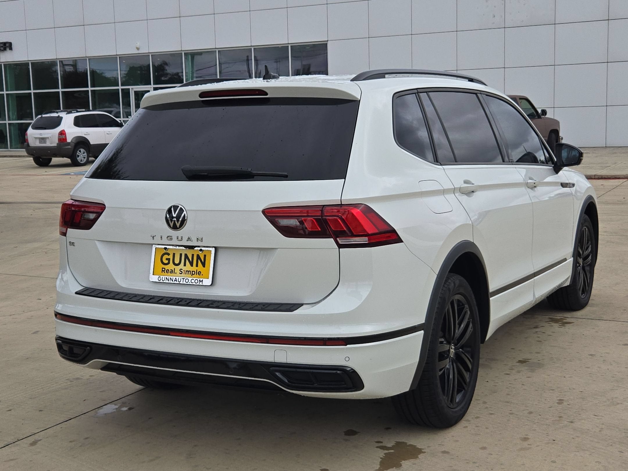 2022 Volkswagen Tiguan SE R-Line Black