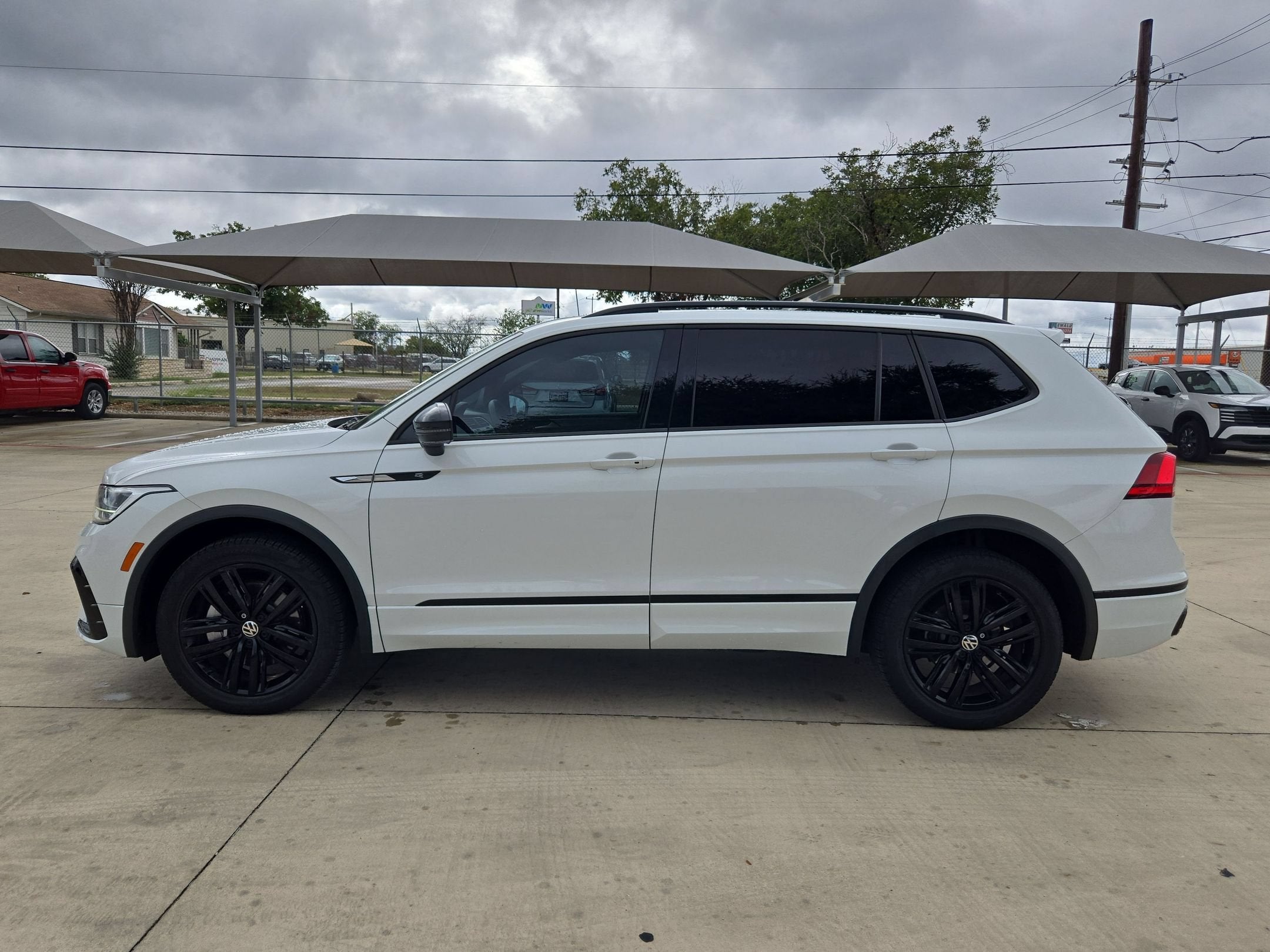 2022 Volkswagen Tiguan SE R-Line Black