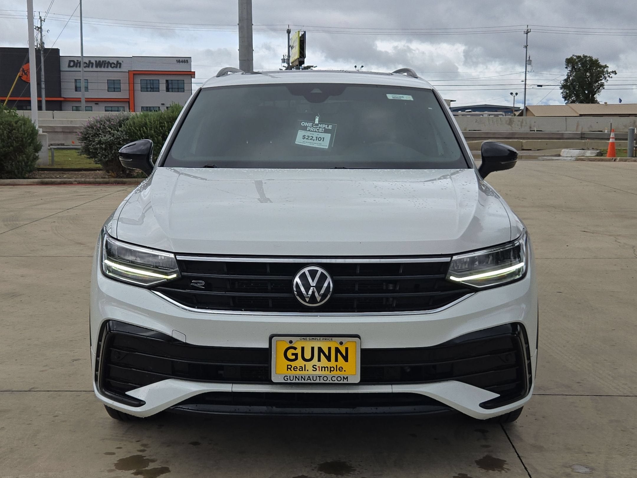 2022 Volkswagen Tiguan SE R-Line Black