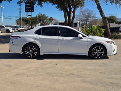 2020 Toyota Camry SE