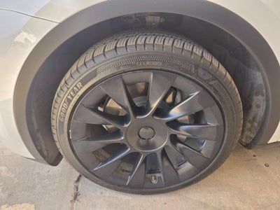 2023 Tesla Model Y LONG RANGE AWD