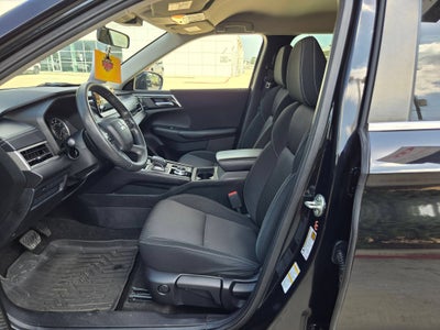 2023 Mitsubishi Outlander ES
