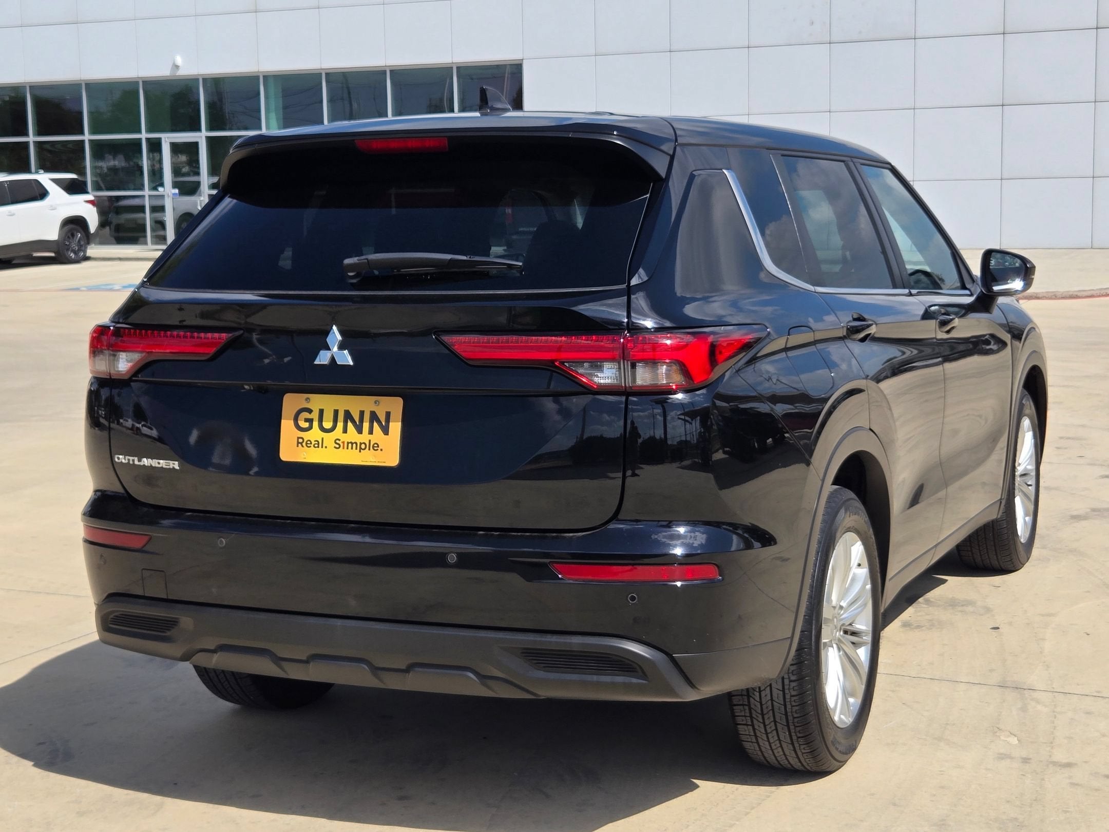 2023 Mitsubishi Outlander ES