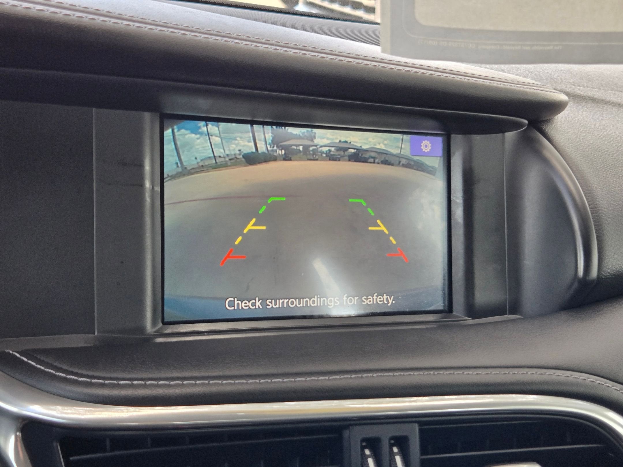 2017 INFINITI QX30 Premium