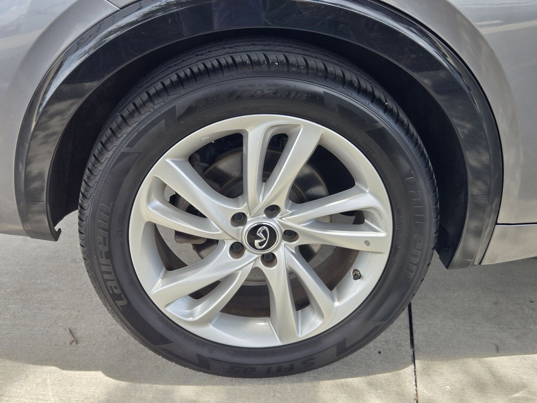 2017 INFINITI QX30 Premium