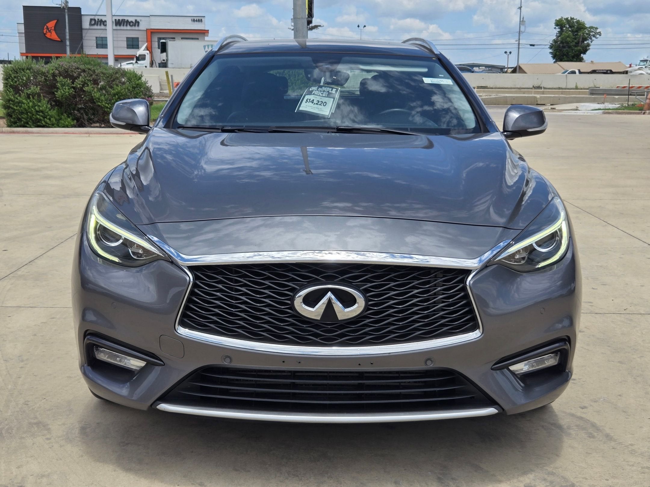 2017 INFINITI QX30 Premium