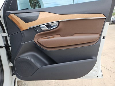 2022 Volvo XC90 Momentum