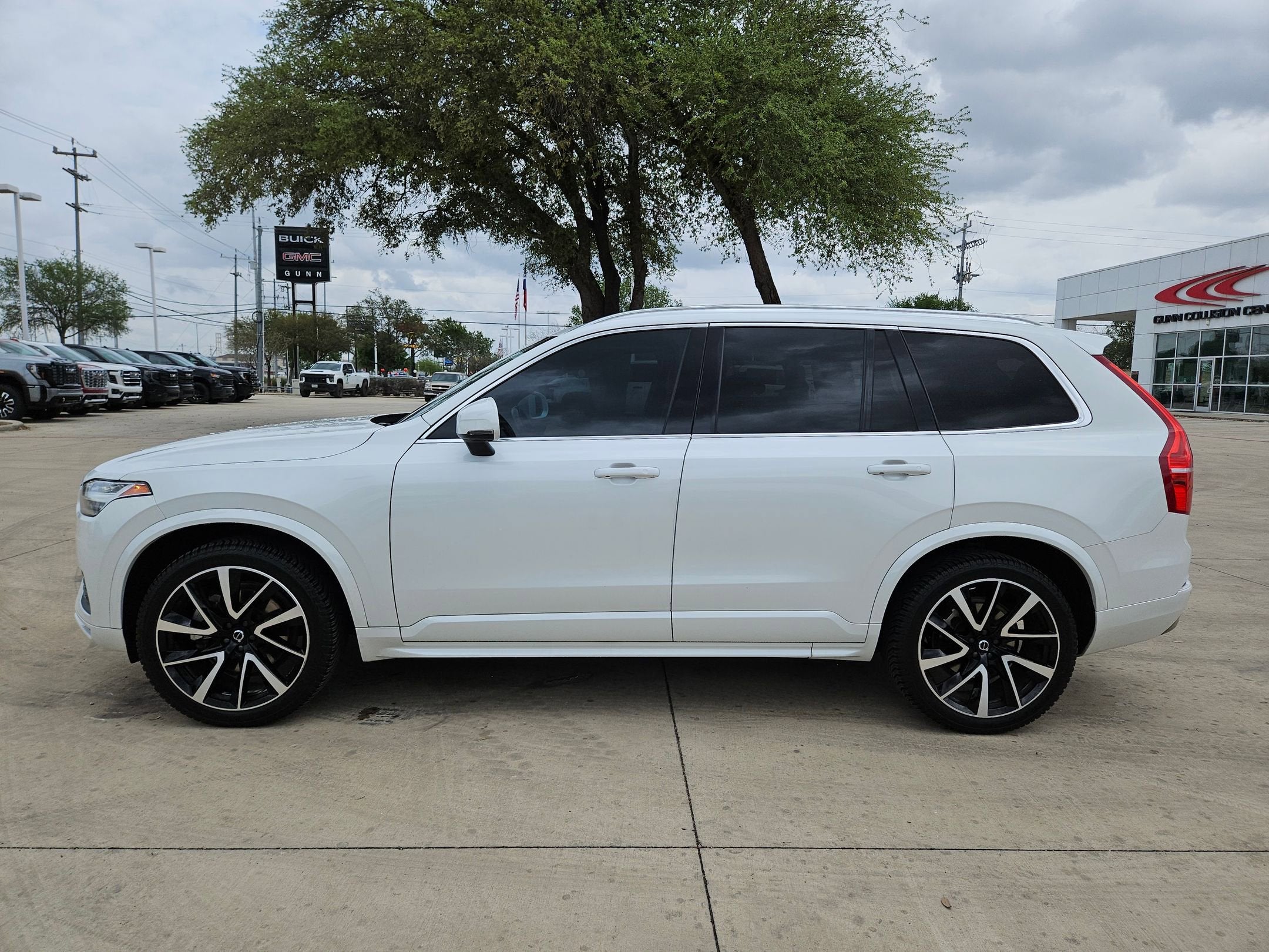 2022 Volvo XC90 Momentum