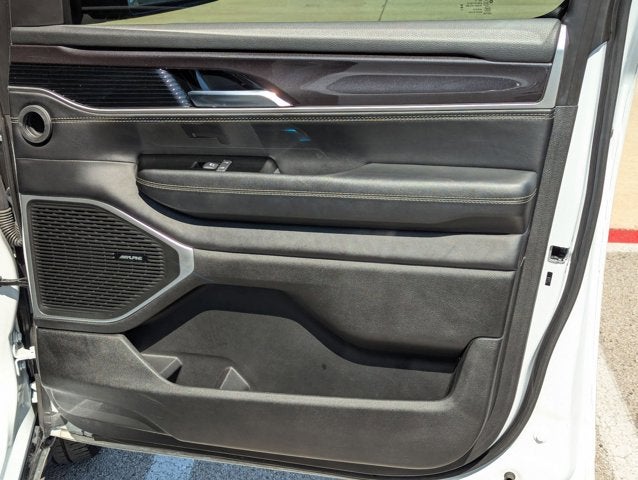 2023 Jeep Wagoneer L Base