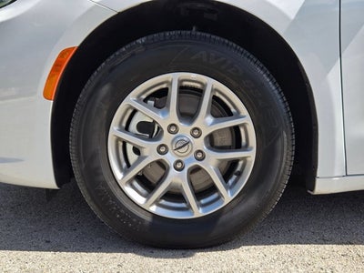 2025 Chrysler Pacifica Select
