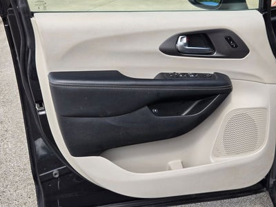 2023 Chrysler Pacifica Hybrid Touring L