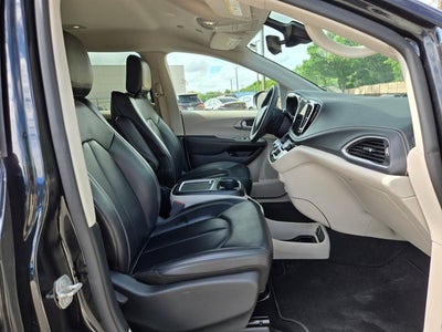 2023 Chrysler Pacifica Hybrid Touring L