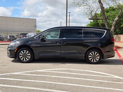 2023 Chrysler Pacifica Hybrid Touring L