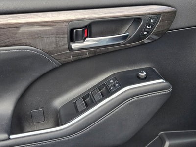 2020 Toyota Highlander Base