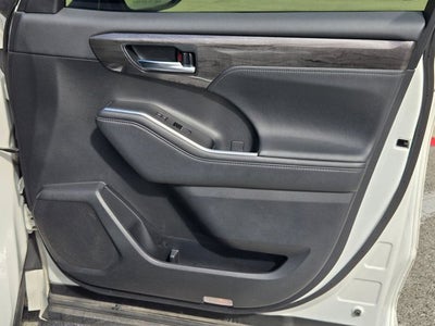 2020 Toyota Highlander Base