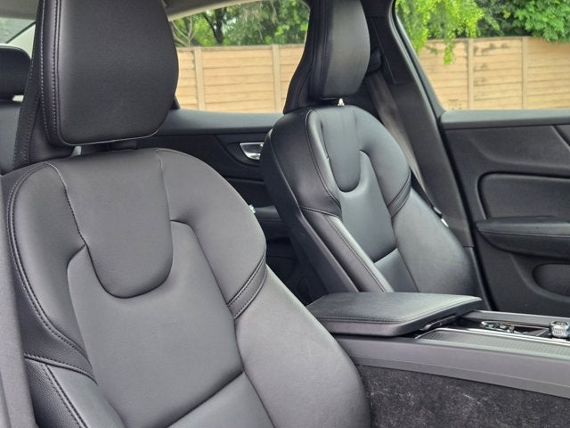 2024 Volvo S60 Core Dark Theme