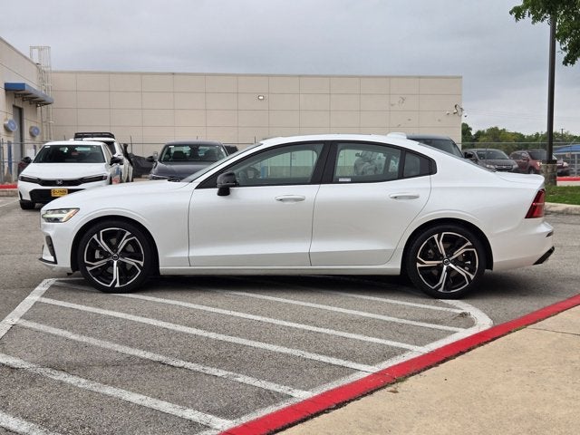 2024 Volvo S60 Core Dark Theme