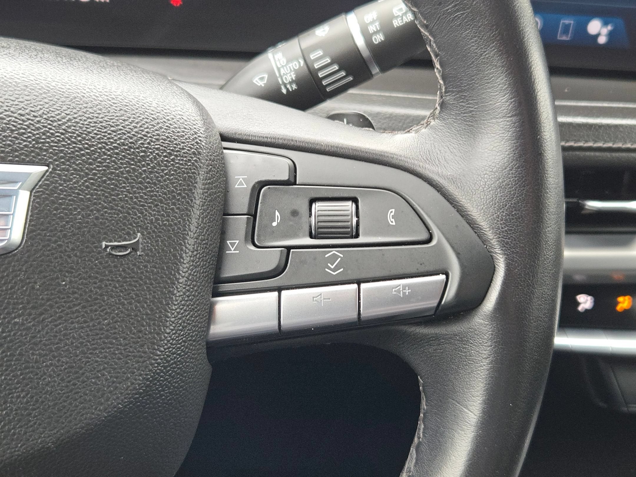 2025 Cadillac XT4 FWD Premium Luxury