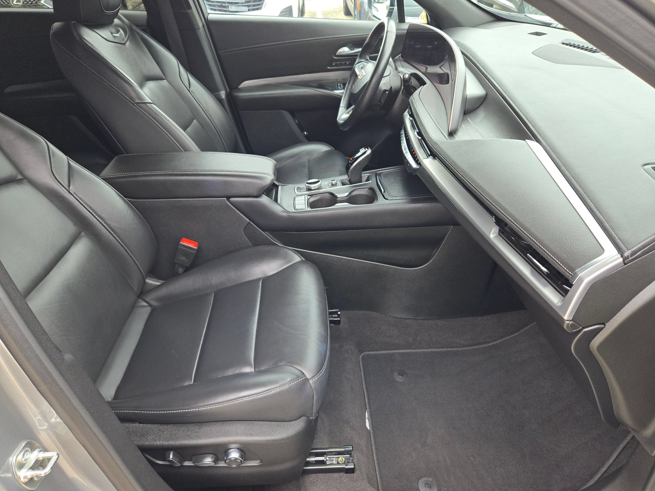 2025 Cadillac XT4 FWD Premium Luxury