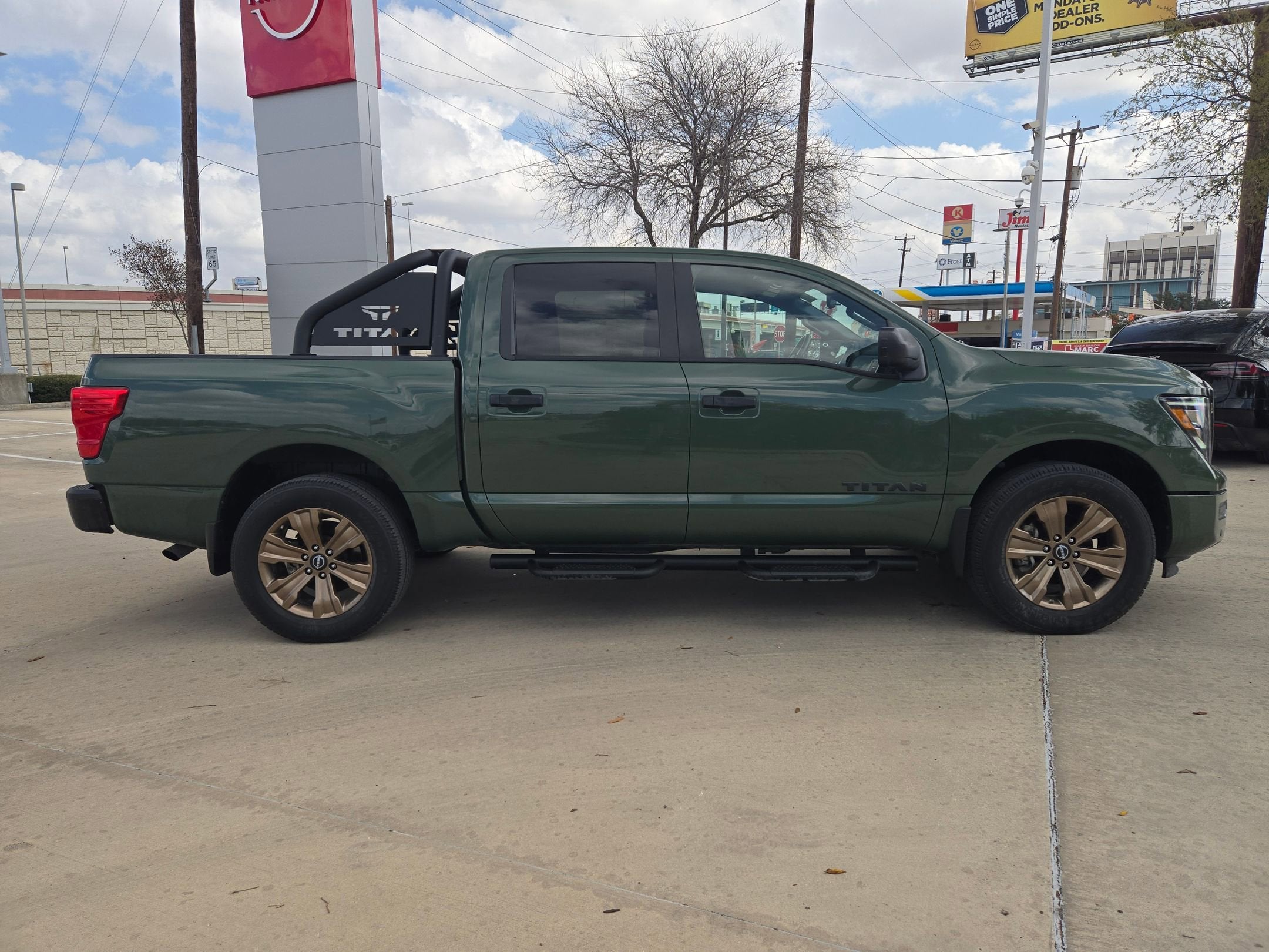 2024 Nissan Titan SV